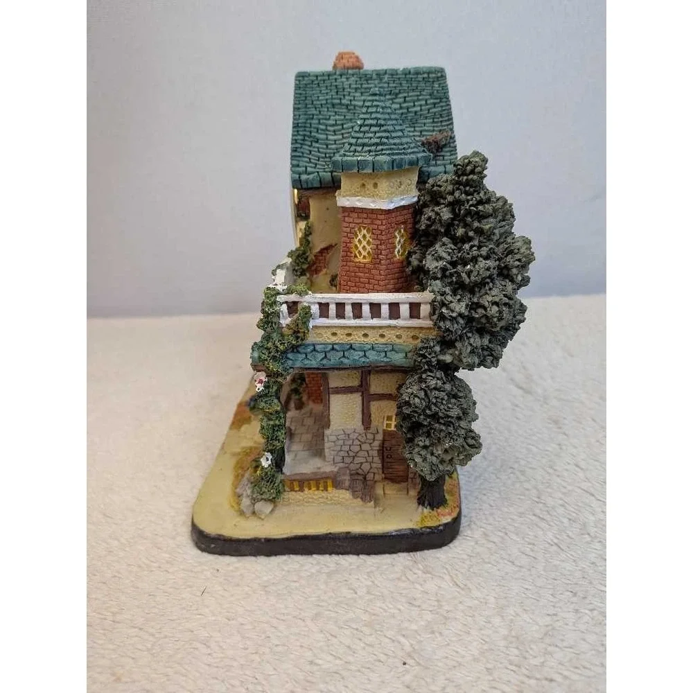 COLOR: Multicolor charming cottage